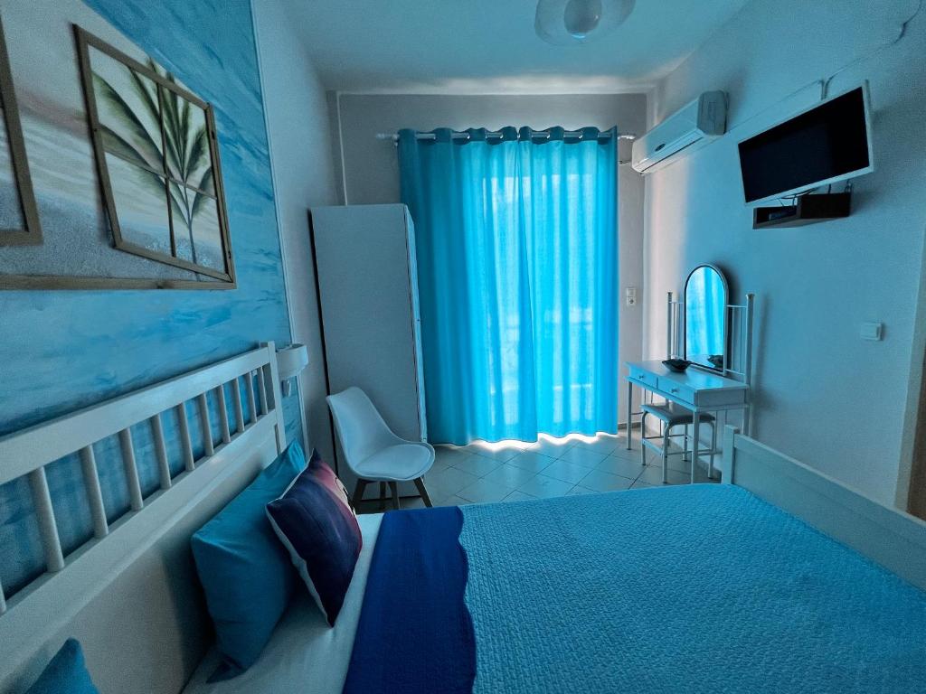 巴利恩贝拉维斯塔酒店的一间卧室配有一张床和一张书桌