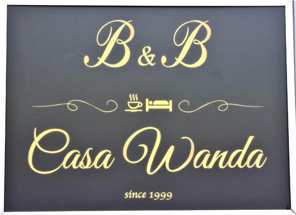 加尔达湖滨B&B Casa Wanda since 1999的餐馆的标志,上面写着bccasa awana字