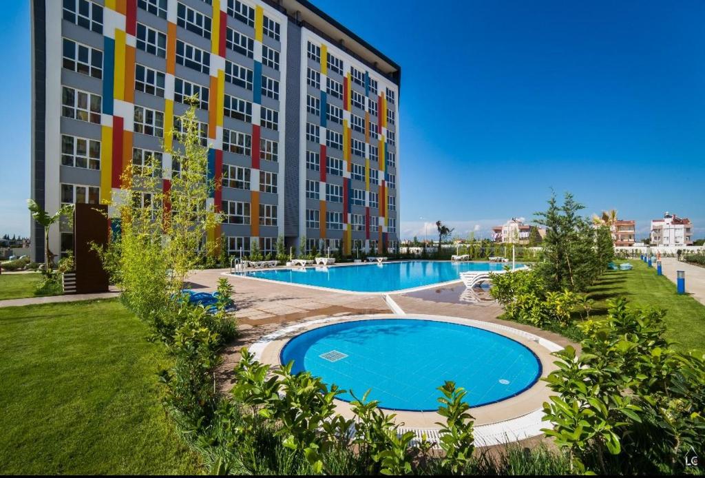 Antalya LEGOLAND COMPLEX Near the AIRPORT内部或周边的泳池