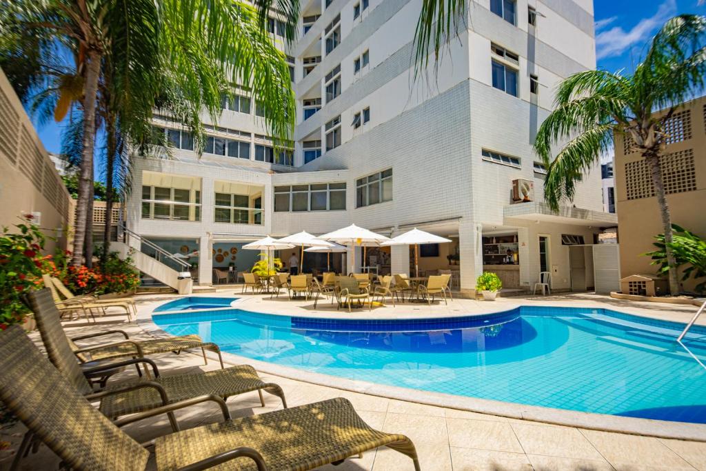 萨尔瓦多贝罗翁迪纳普拉亚酒店的游泳池的图片