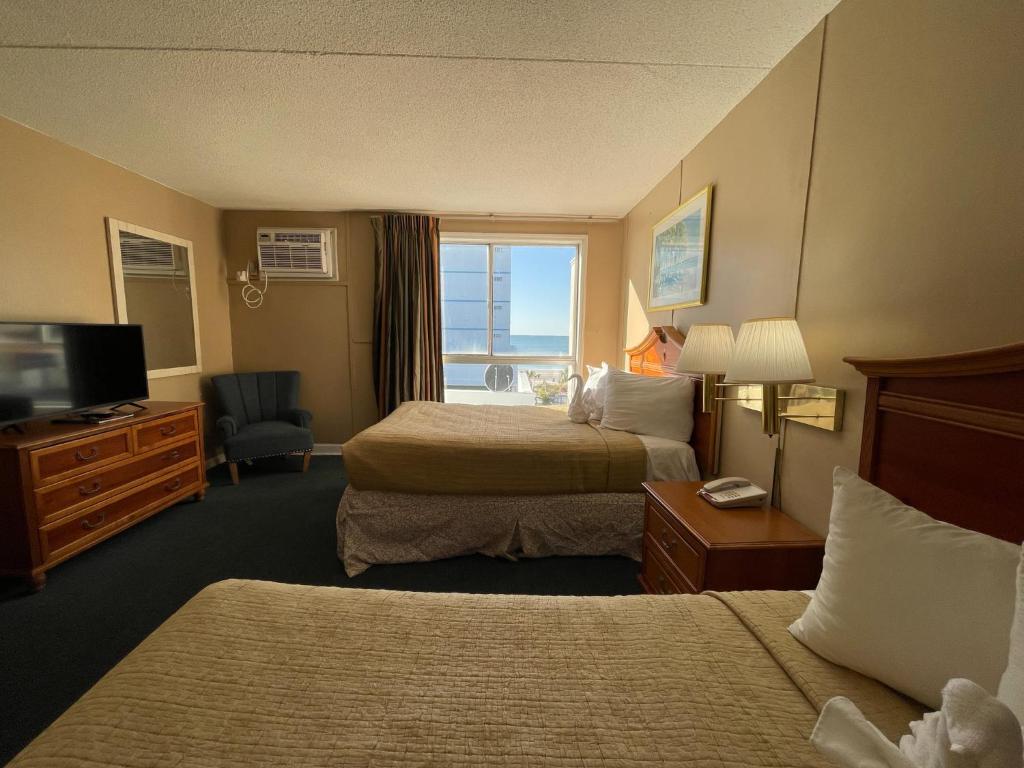 Polynesian Oceanfront Hotel客房内的一张或多张床位