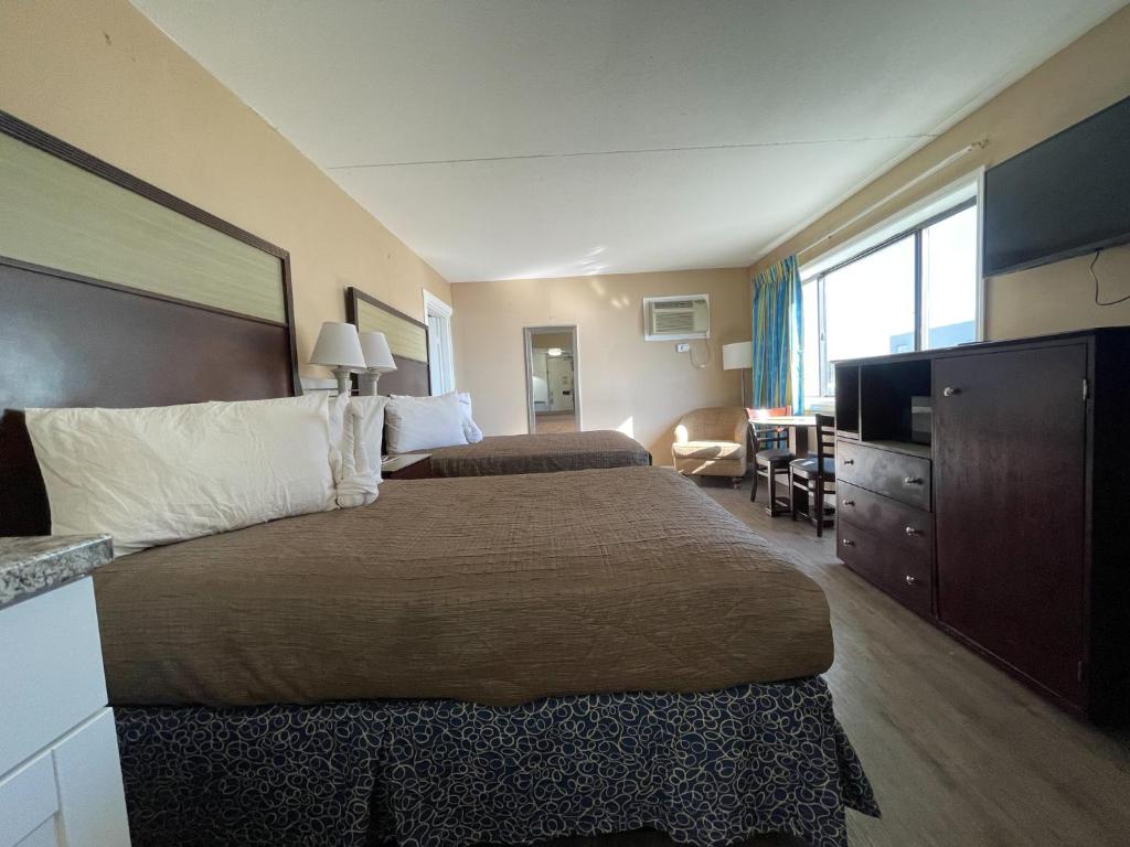 Polynesian Oceanfront Hotel客房内的一张或多张床位