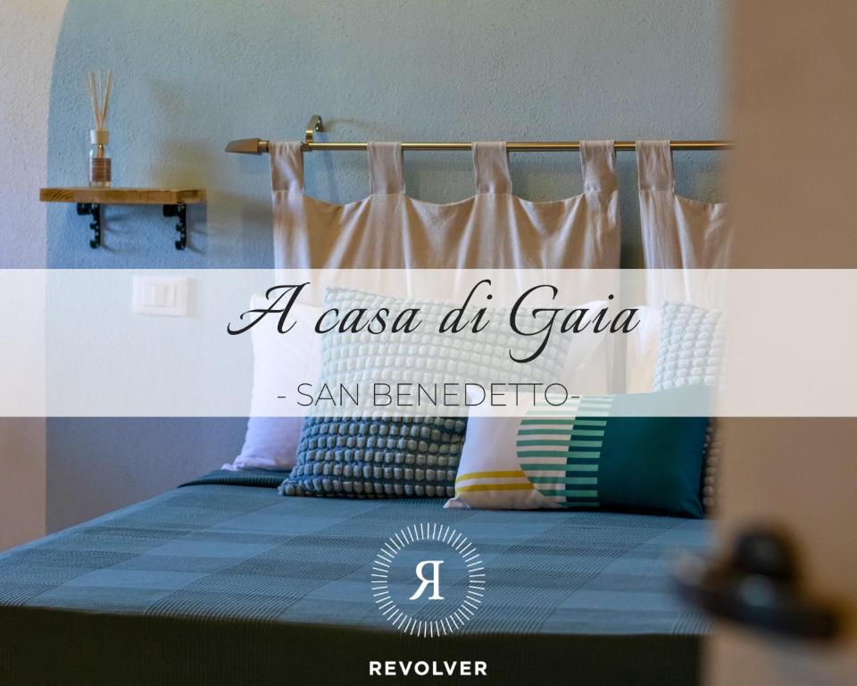 日科德尔格尔福迪艾斯A Casa Di Gaia的一张海报,供一间casa de gina san benedicto卧室使用