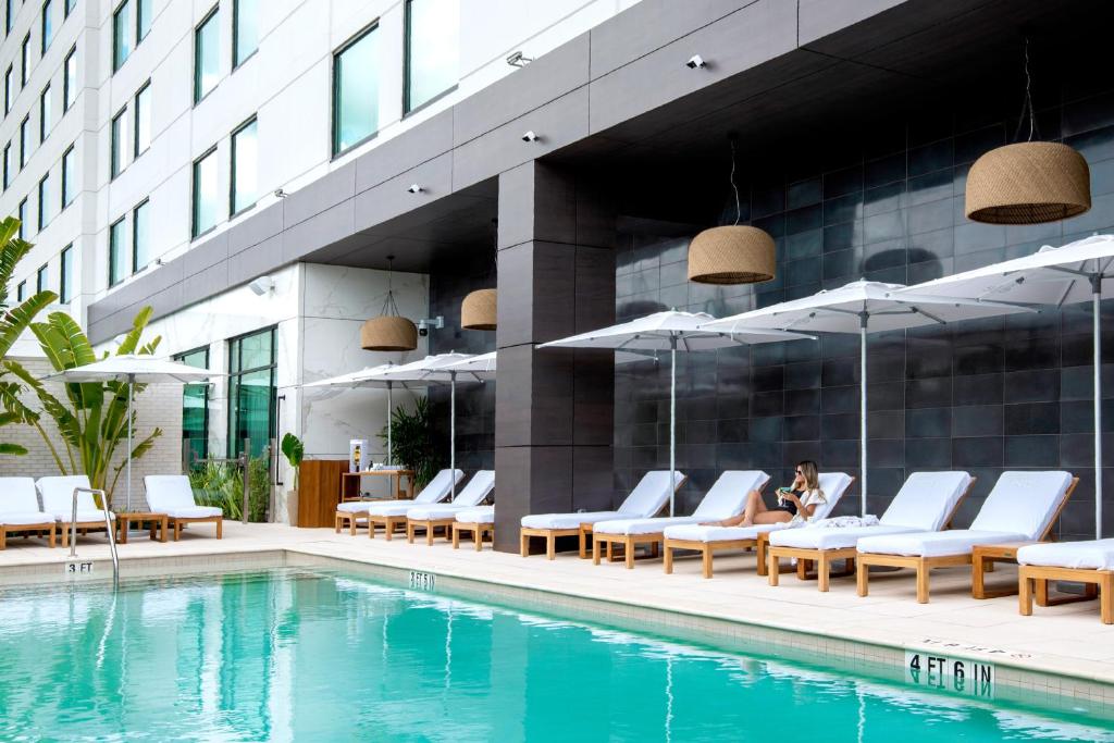 ette luxury hotel & spa内部或周边的泳池