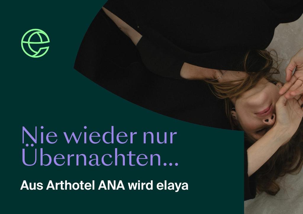 奥伯豪森elaya hotel oberhausen ehemals ANA Living Oberhausen by Arthotel ANA的双手握着头的女人
