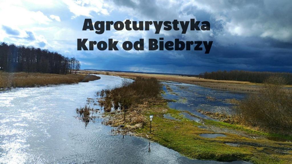 Stare DolistowoKrok od Biebrzy的一条河,书目上写着“ayocyrska kokooit”字样