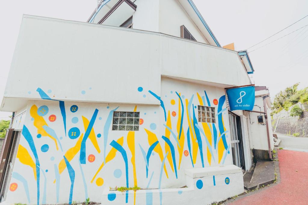 大岛青とサイダー的建筑一侧的壁画