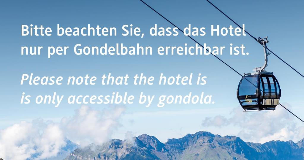 英格堡特吕布湖高山宾馆的乘坐空中缆车穿越群山