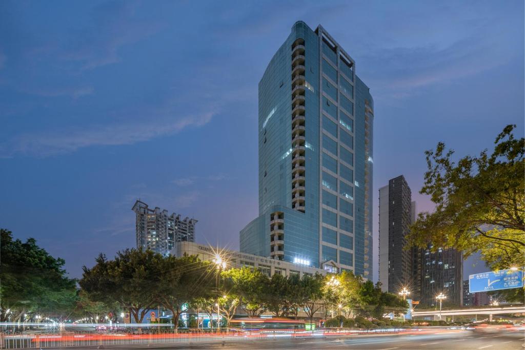 广州CityNote希诺酒店广州北京路纪念堂地铁站店的夜晚在城市的高楼