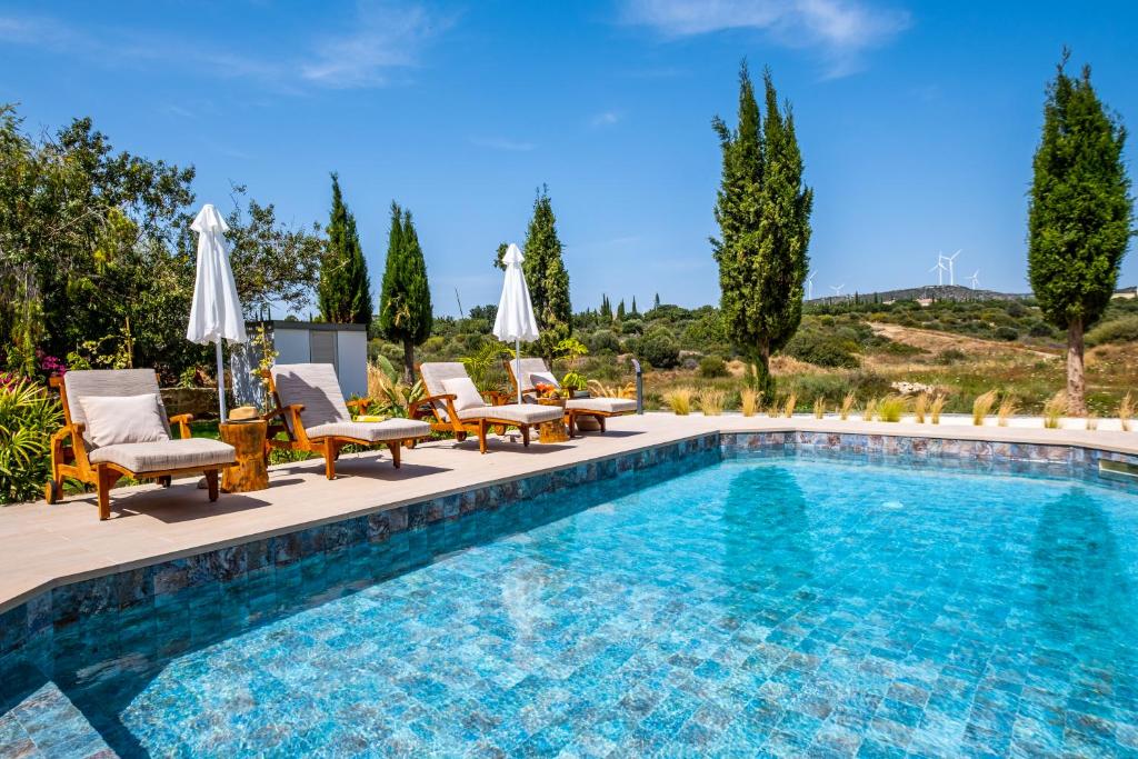 Sunny Paradise Luxury Villa With Pool & Hot Tub内部或周边的泳池