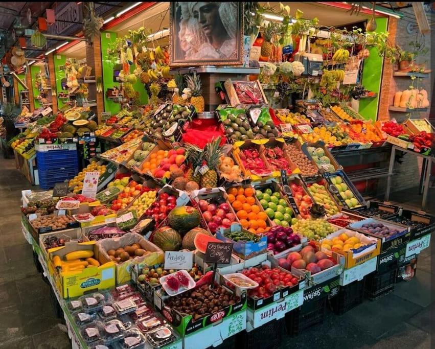 公寓内部或周边的超市或其他商店
