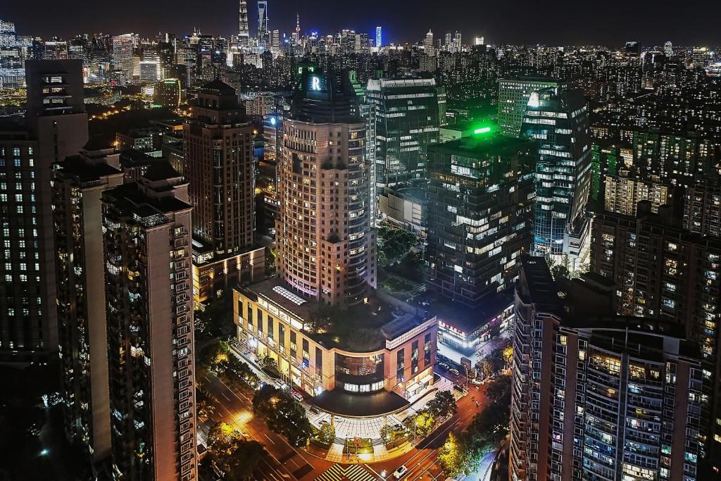 上海上海淳大万丽酒店的夜晚城市的空中景观