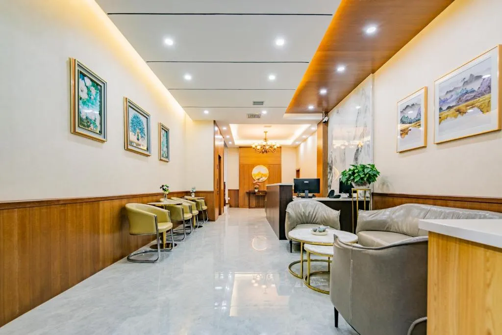 凡间客栈（西安钟楼回民街店)，位于西安的酒店