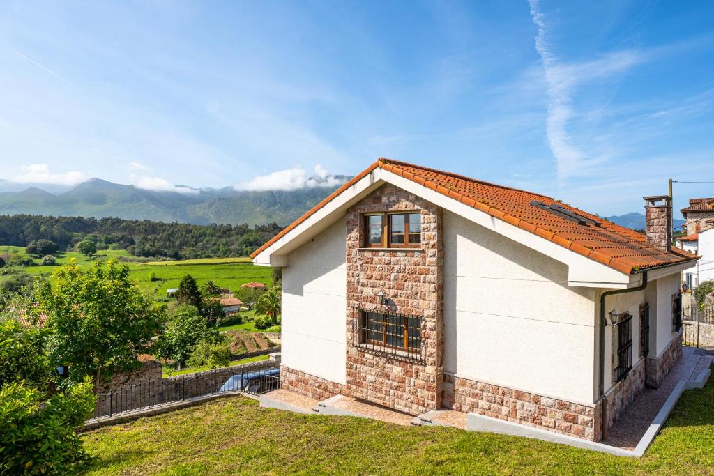 利亚内斯Casa en Llanes cerca de la playa, Niembru. El Carrascal的山景度假屋