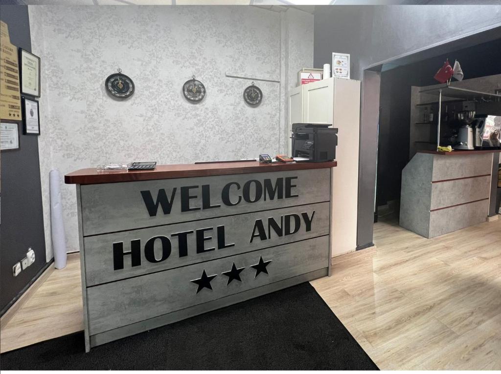 布加勒斯特Hotel Andy的表示欢迎入住酒店的标志