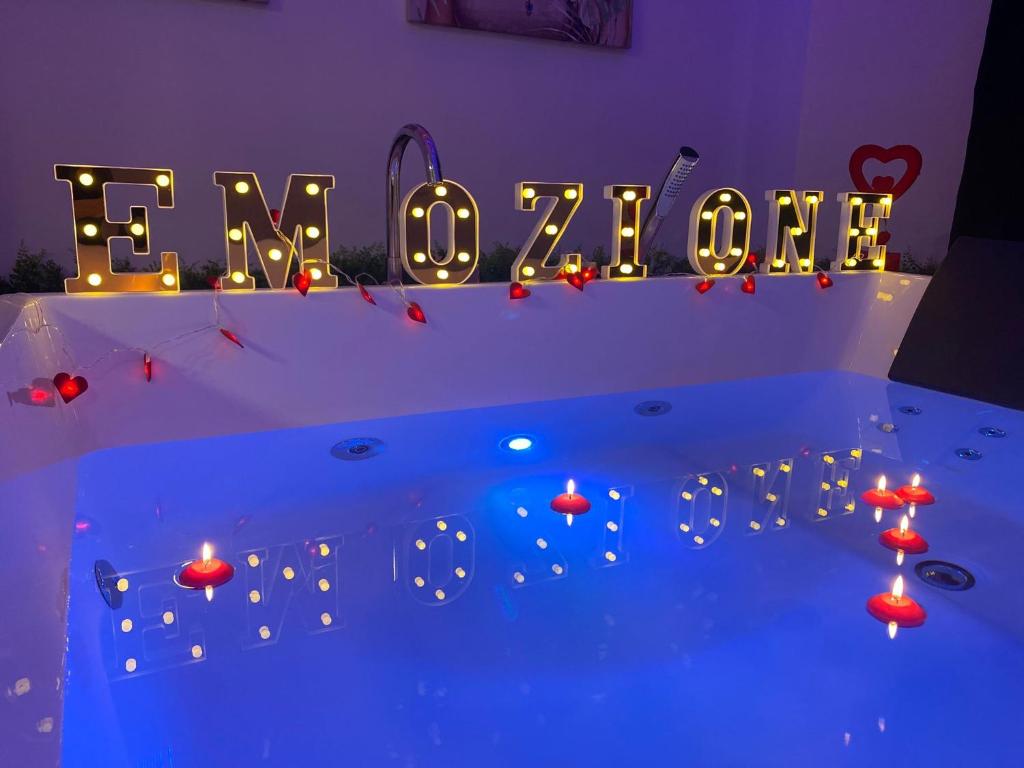 坎波巴索B&B Emozione的浴缸里新约克的标志