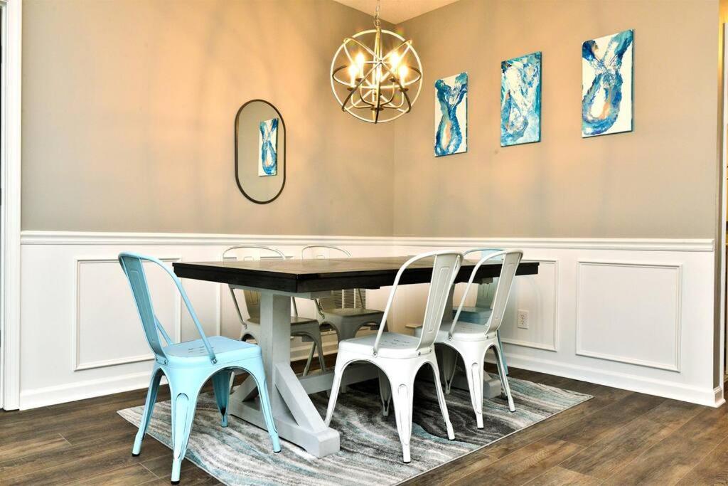 All New Luxury Beach Retreat 1 Mile to Beach w Pool平面图