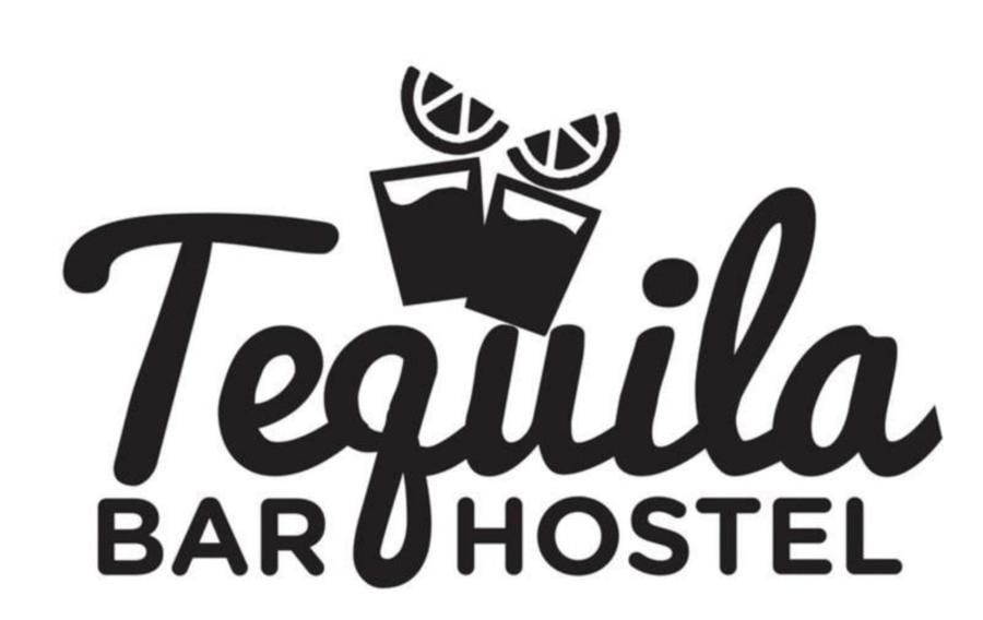 扎达尔Tequila Bar Hostel的酒吧的标志,上面写着t bariba bar字的字条