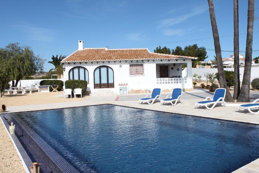 Canto De Hada - well furnished villa with panoramic views in Moraira内部或周边的泳池