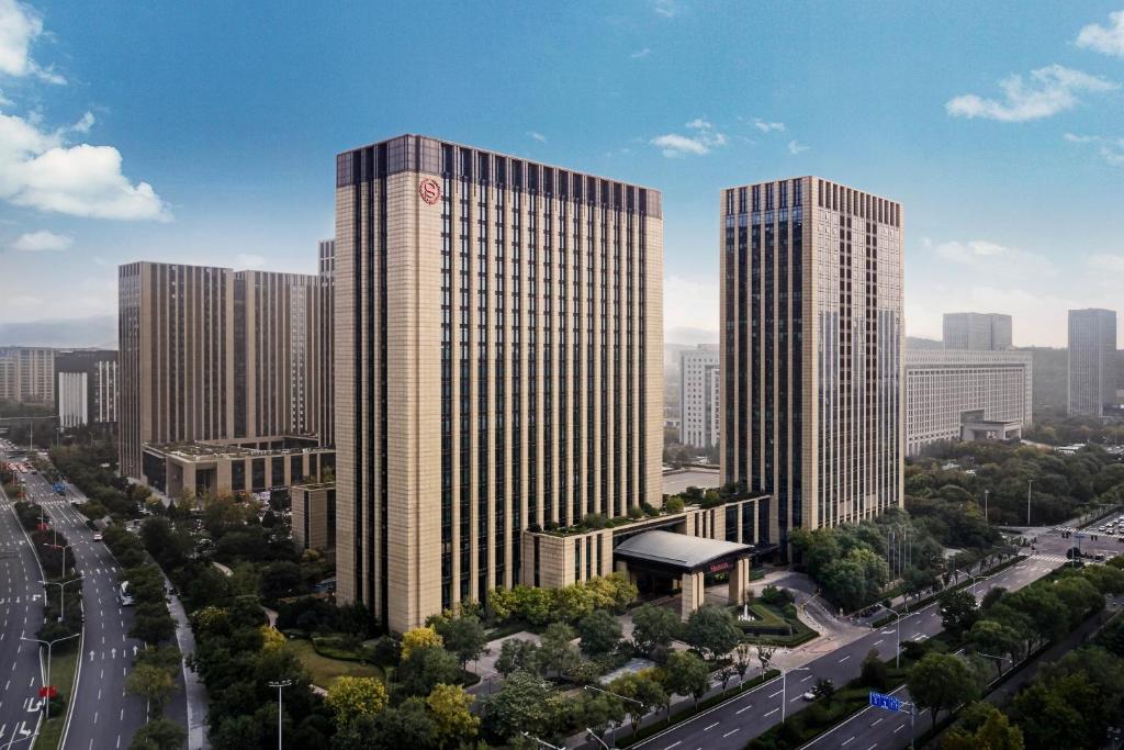 济南济南喜来登酒店的城市中一群高大的建筑