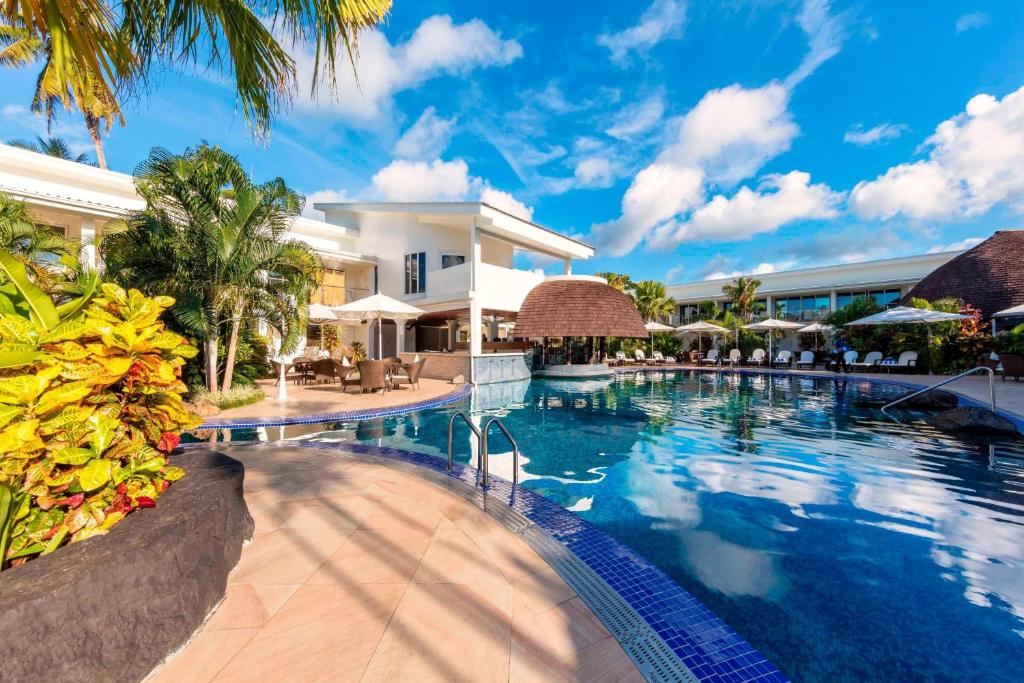 阿皮亚萨摩亚阿吉格雷简易别墅喜来登酒店的度假村前的游泳池