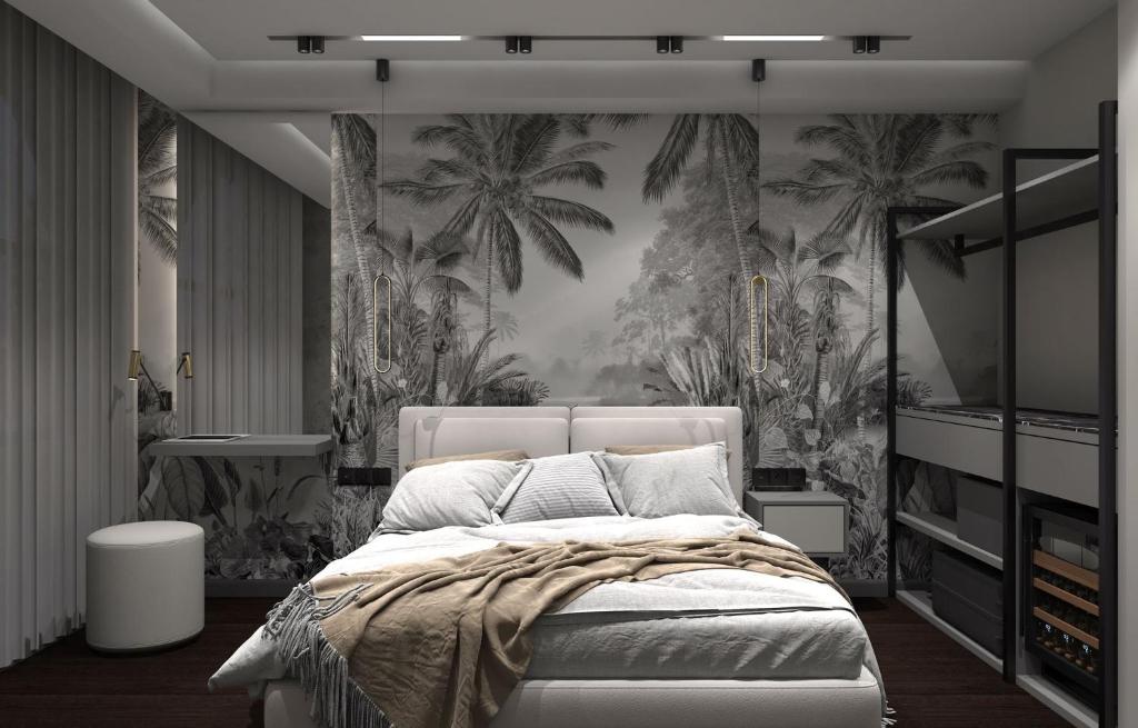 特拉布宗Uzunkum Hotel的卧室配有一张墙上棕榈树床。