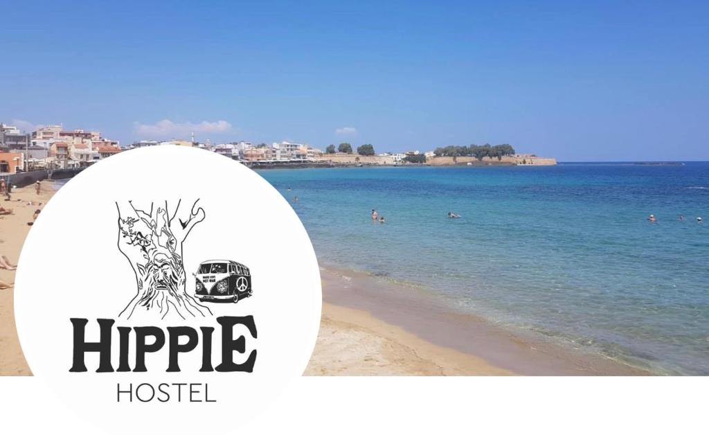 干尼亚Hippie City Hostel的一张海滩照片,上面有嬉皮士旅舍标志