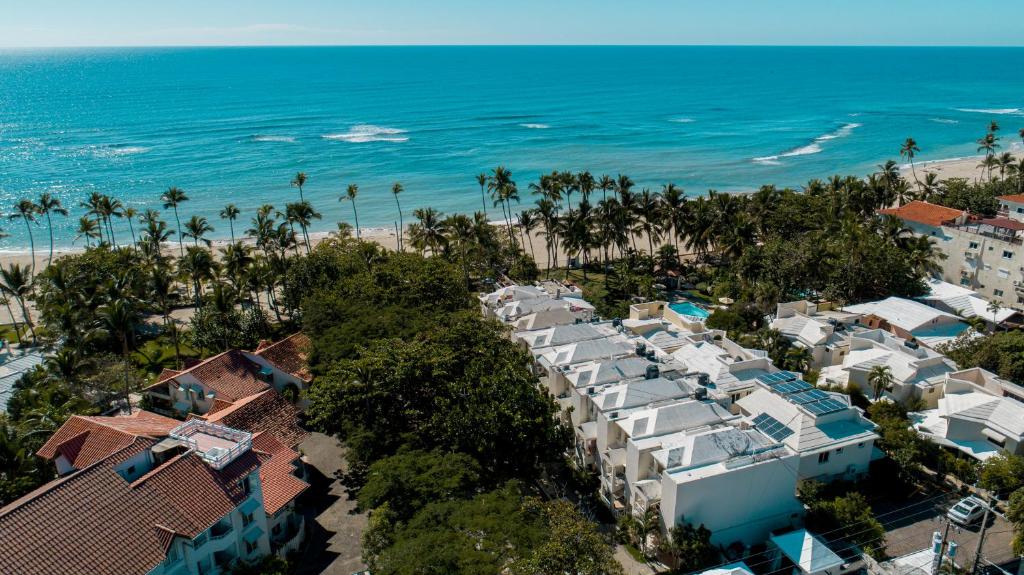 璜多里奥Amazing apartment, Juan Dolio, El Bonio II- 2B的享有度假胜地和海滩的空中景致