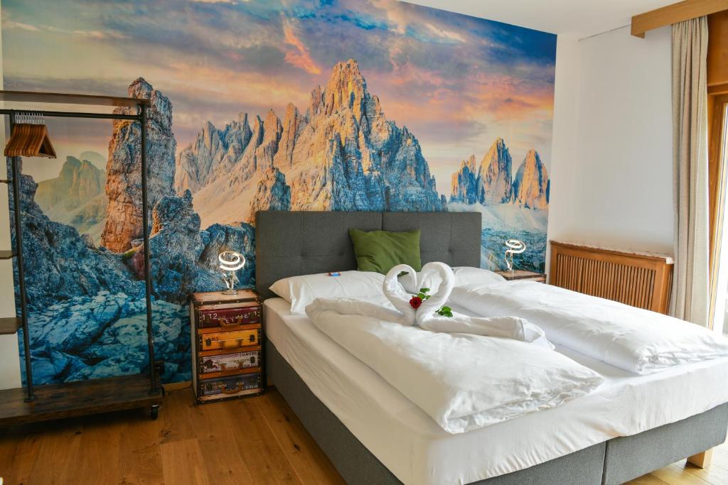 多比亚科Guesthouse Rosengarten的一间带两张山壁床的卧室