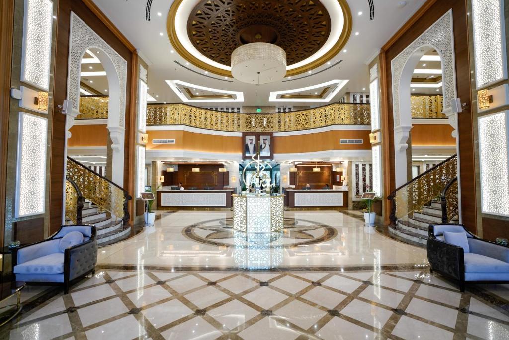 多哈La Maison Hotel Doha的大堂,带喷泉的酒店
