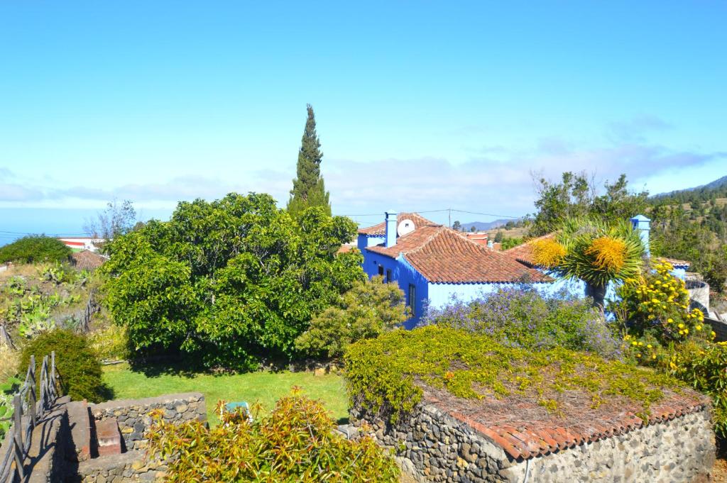 埃尔帕索La Higuerita的山丘上一座石墙房子