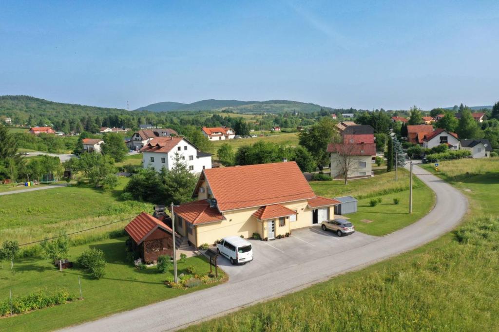 格拉博瓦茨House Matijević Šimić旅馆的享有道路房屋的空中景致