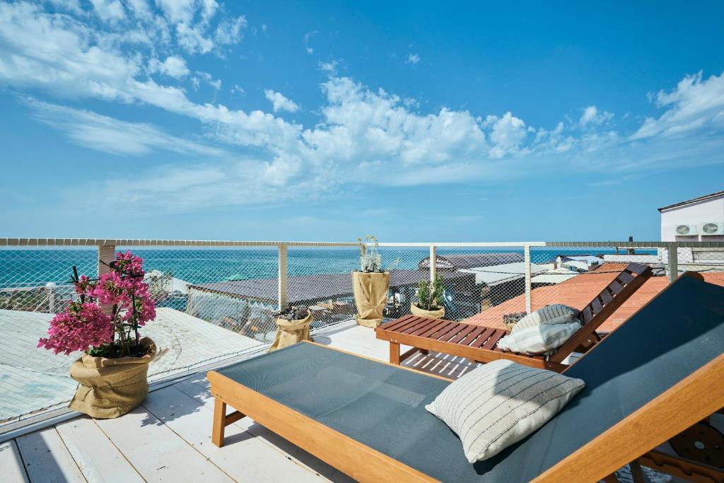 乌马格San Marco Luxury Rooms Umag的海景阳台。
