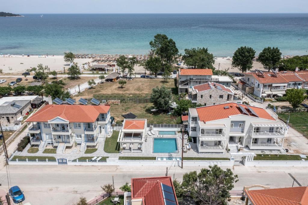 克里斯阿穆迪亚Sole Mare的享有房子和海滩的空中景致