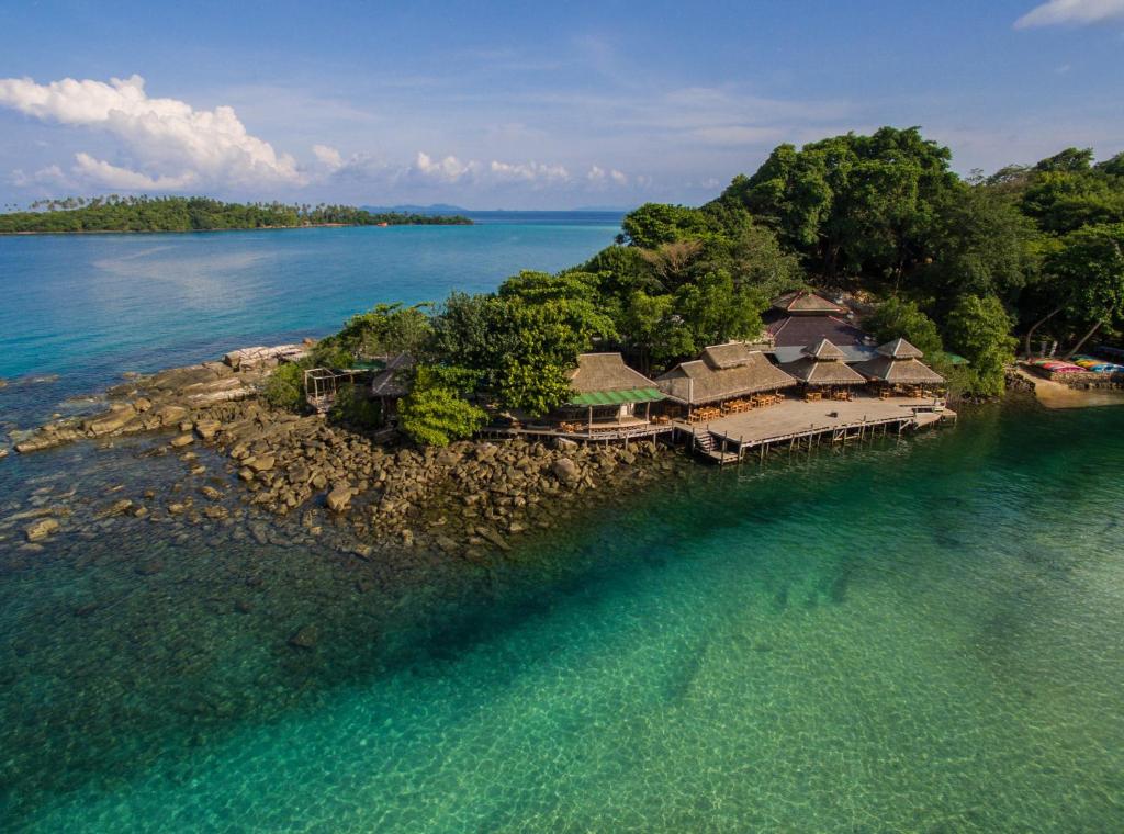 库德岛虎克船长度假村@库德岛的水面上岛屿的空中景观