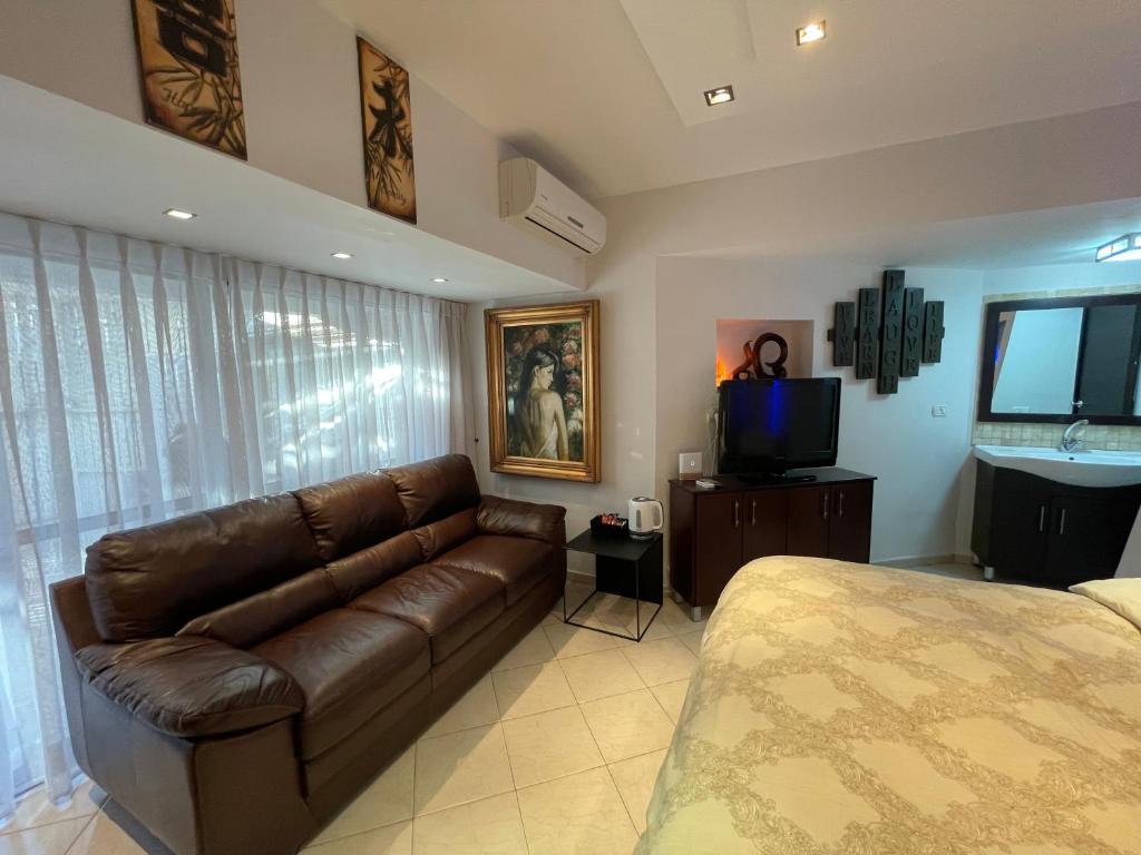 Eilat Beach House的休息区