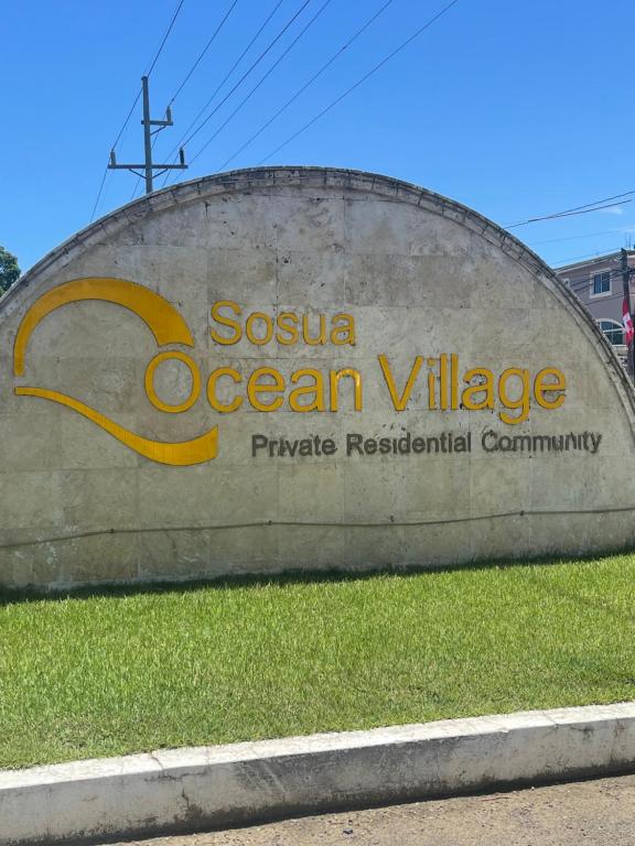 苏莎亚DesSea Island-Sosua Ocean Village的苏阿海村磷酸盐保留区标志