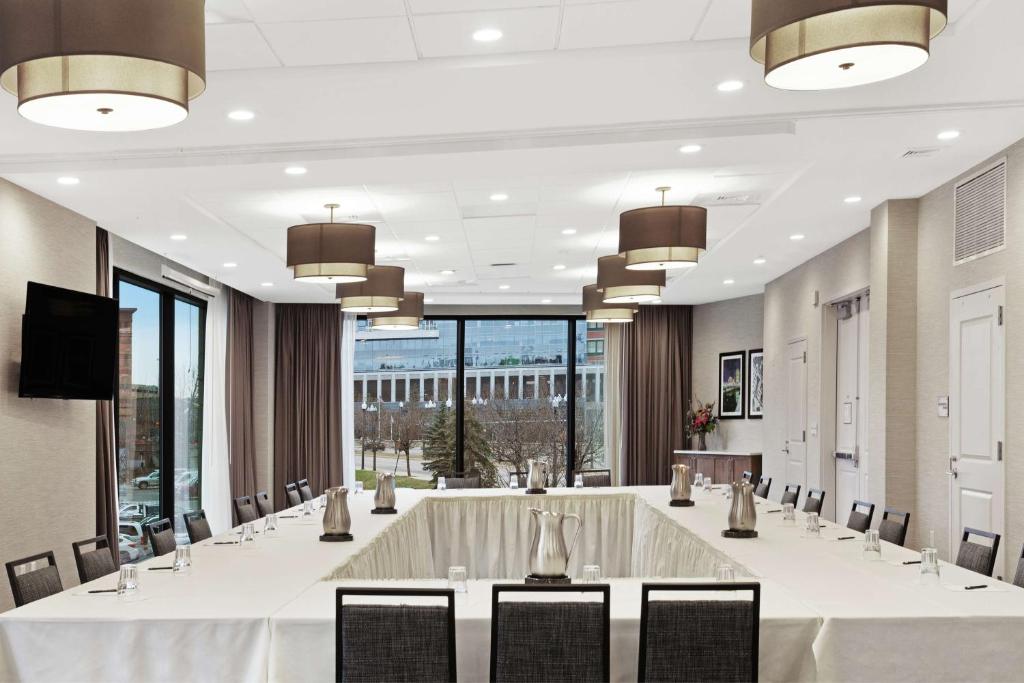 Homewood Suites by Hilton Providence Downtown商务区和&#47;或会议室