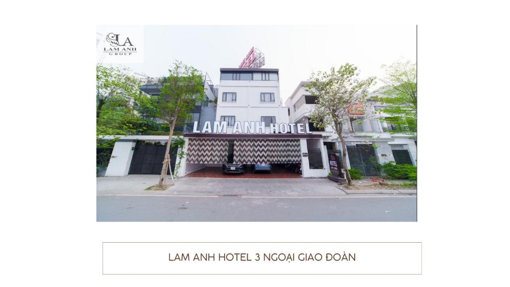 河内Khách sạn Lam Anh Ngoại Giao Đoàn Hà Nội的街道上建筑物的照片