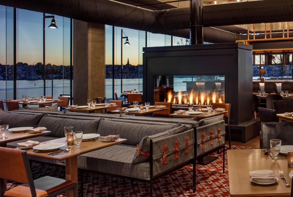 Canopy By Hilton Baltimore Harbor Point - Newly Built的休息区