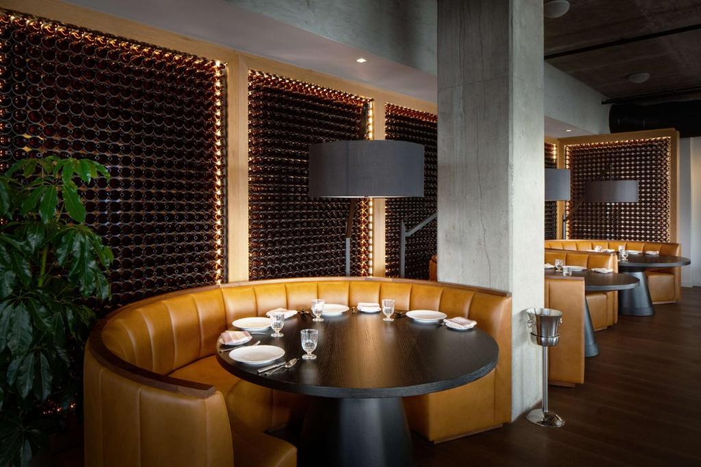 Canopy By Hilton Baltimore Harbor Point - Newly Built的休息区