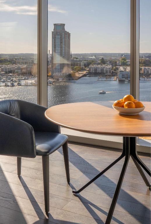 Canopy By Hilton Baltimore Harbor Point - Newly Built的休息区