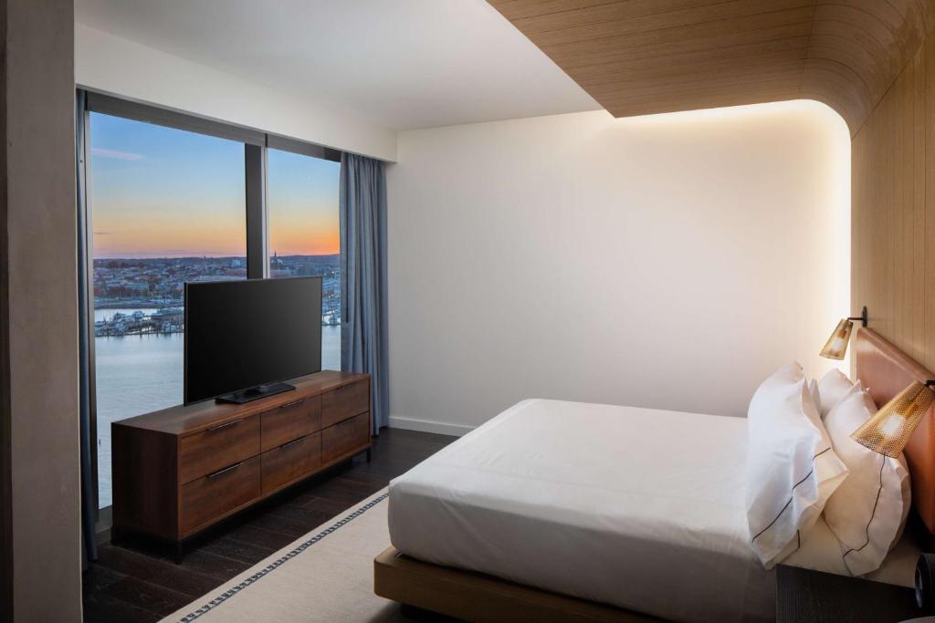 Canopy By Hilton Baltimore Harbor Point - Newly Built客房内的一张或多张床位