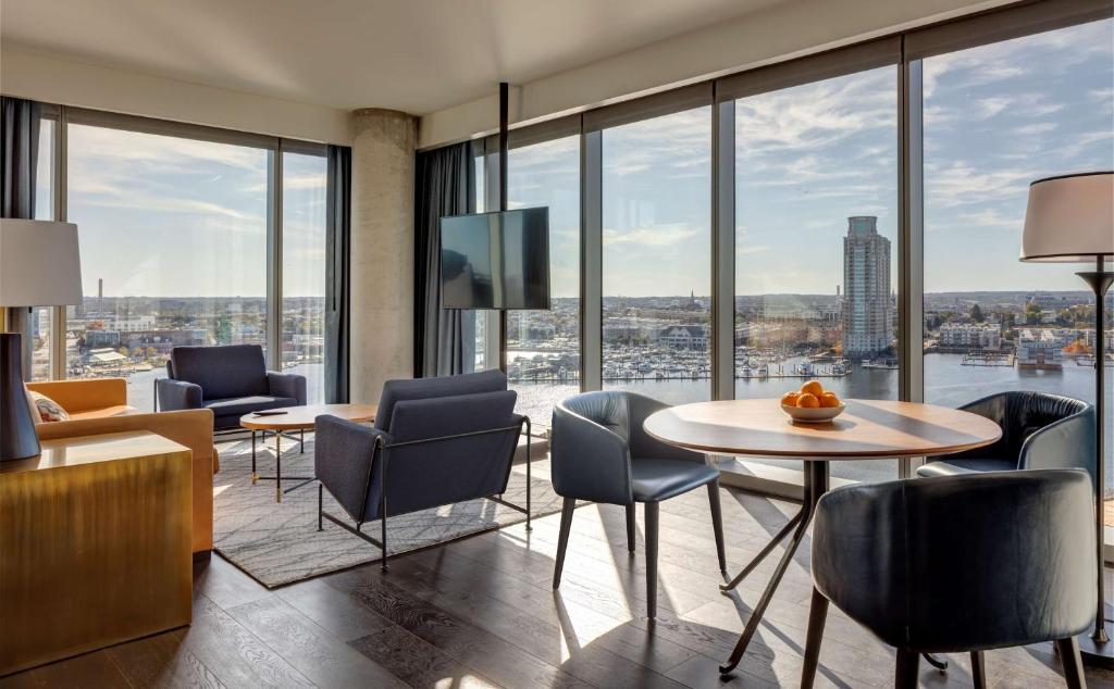 Canopy By Hilton Baltimore Harbor Point - Newly Built的休息区