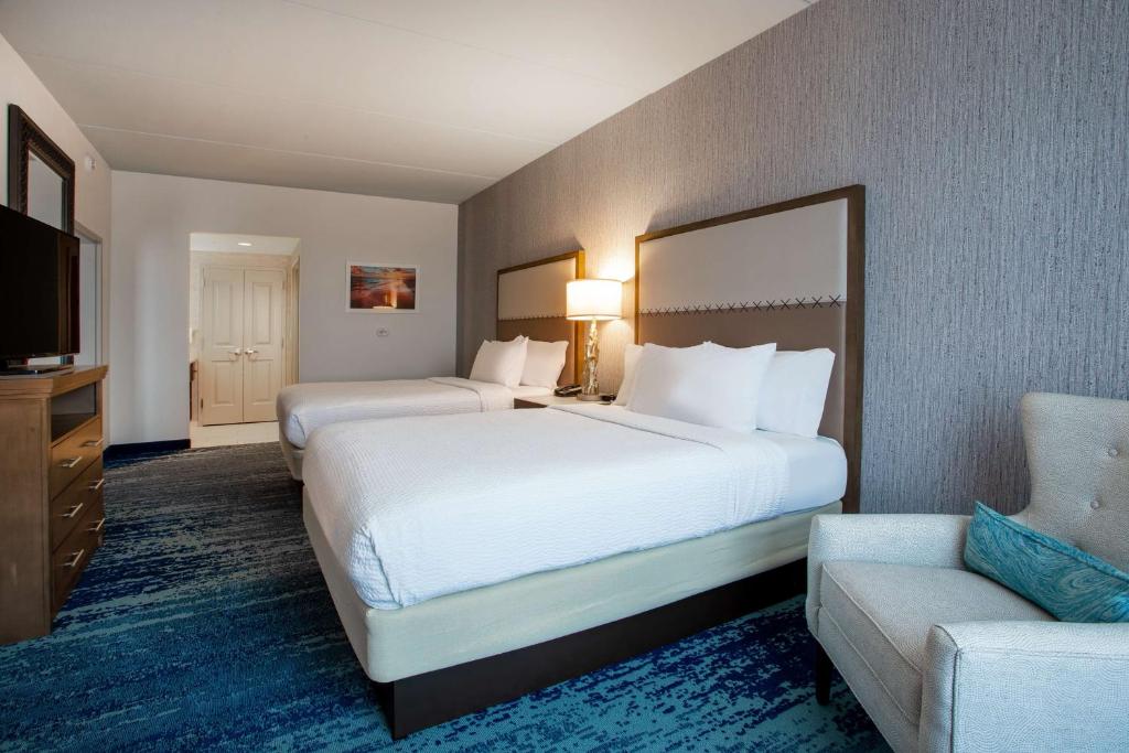 Homewood Suites By Hilton Myrtle Beach Coastal Grand Mall客房内的一张或多张床位