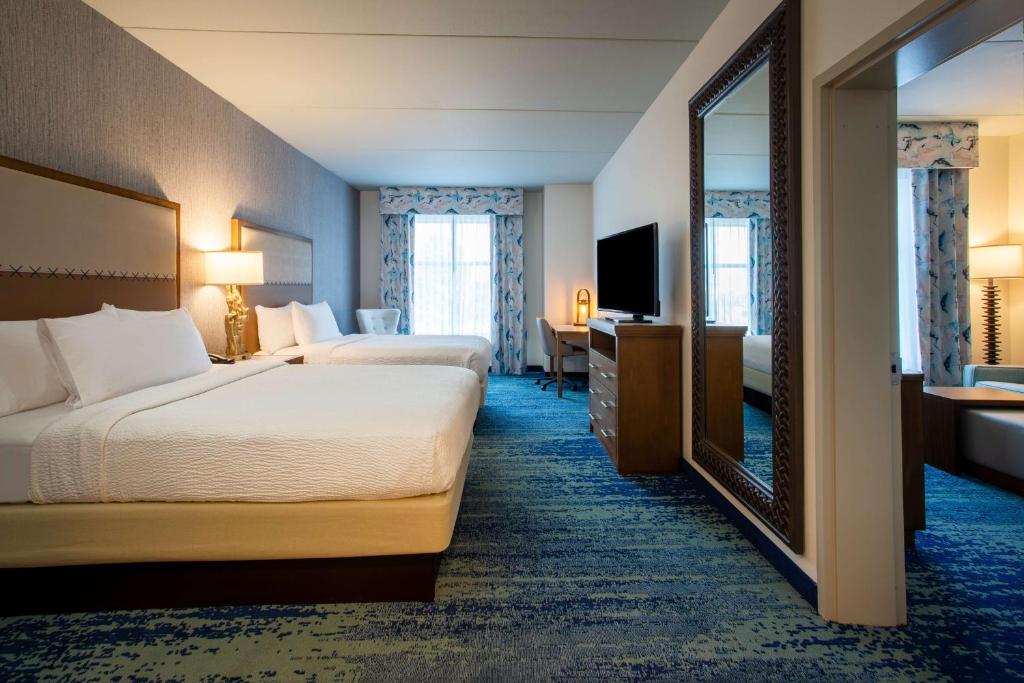 Homewood Suites By Hilton Myrtle Beach Coastal Grand Mall客房内的一张或多张床位