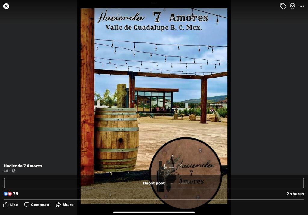 El PorvenirHACIENDA 7 AMORES的一张桶子的照片和一张带照片的标志