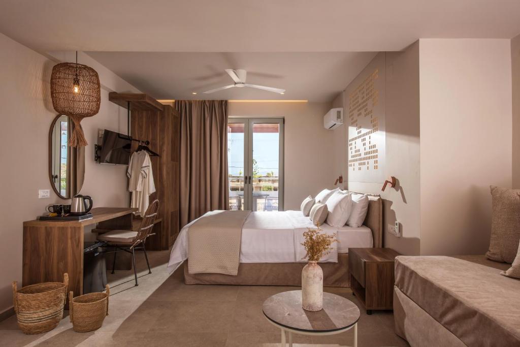 卡特罗斯阿里亚尼自助式公寓的配有一张床和一张书桌的酒店客房