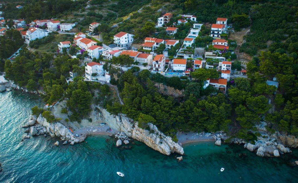 皮萨克Villa Stina的海洋小岛的空中景观