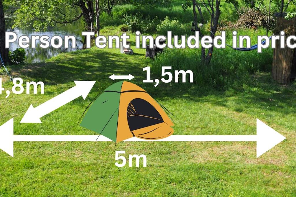 VegårsheiRiverside Bliss Idyllic Camp, 3 Man Tent Incl, near Tvedestrand and Arendal的草上帐篷的示例